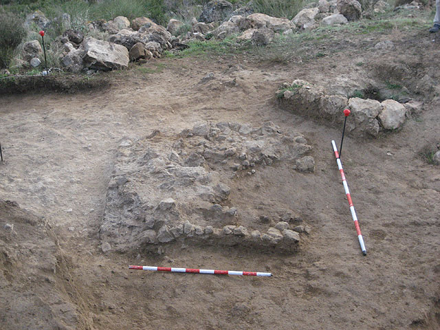 Hallan pendientes con forma de racimos de uva en el conjunto arqueológico de Coimbra del Barranco Ancho - 4, Foto 4