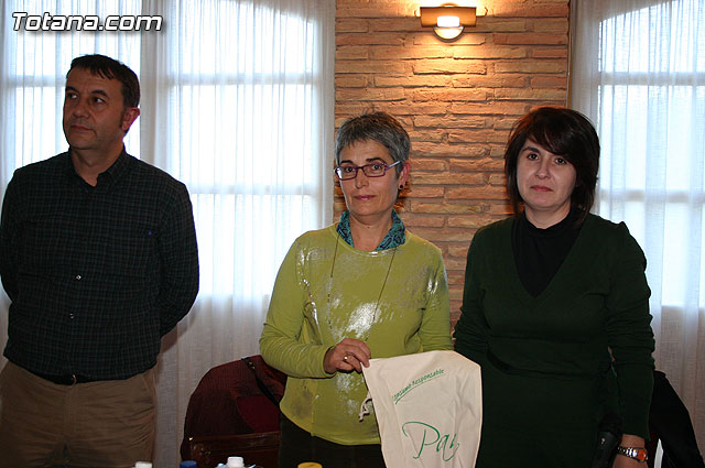 Amas de casa y consumidoras reciben una charla formativa sobre alimentos y zumos envasados - 1