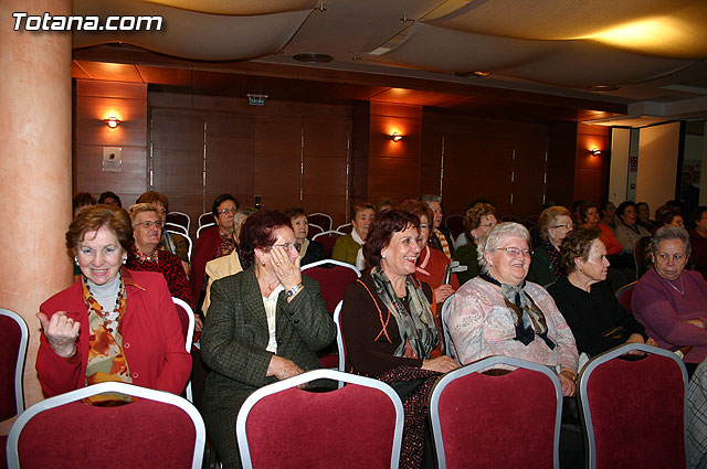 Amas de casa y consumidoras reciben una charla formativa sobre alimentos y zumos envasados - 2