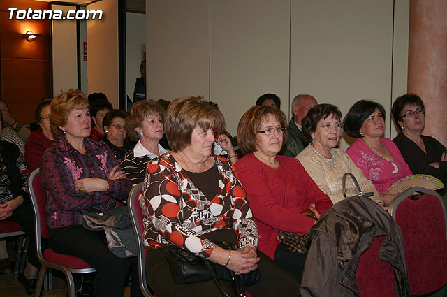 Amas de casa y consumidoras reciben una charla formativa sobre alimentos y zumos envasados - 3