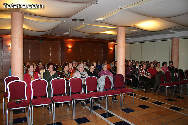 Amas de casa y consumidoras reciben una charla formativa sobre alimentos y zumos envasados - 6