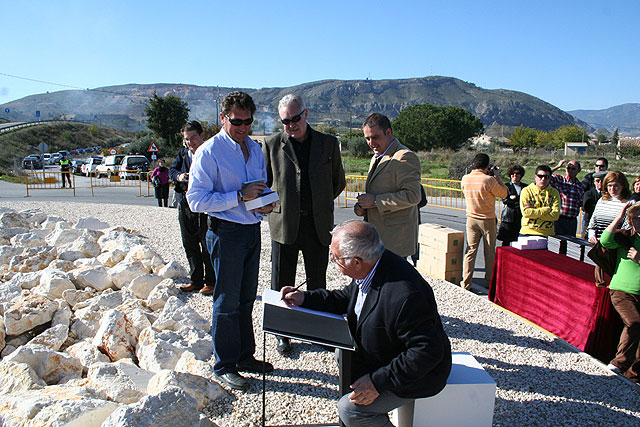 Nicolás de Maya presenta su escultura a los cehegineros - 2, Foto 2