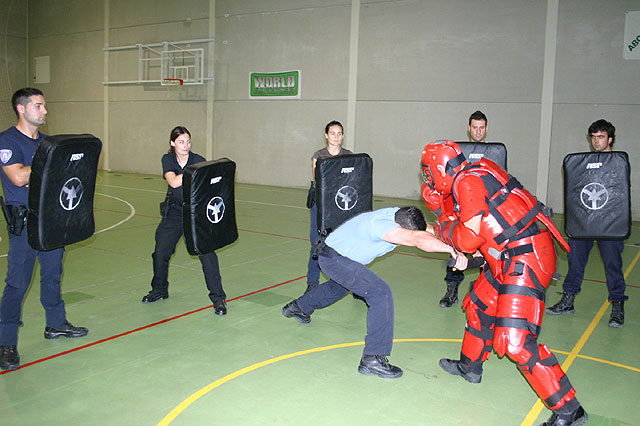 Bastones extensibles de última generación serán usados por los agentes de la Policía Local de Totana, Foto 1