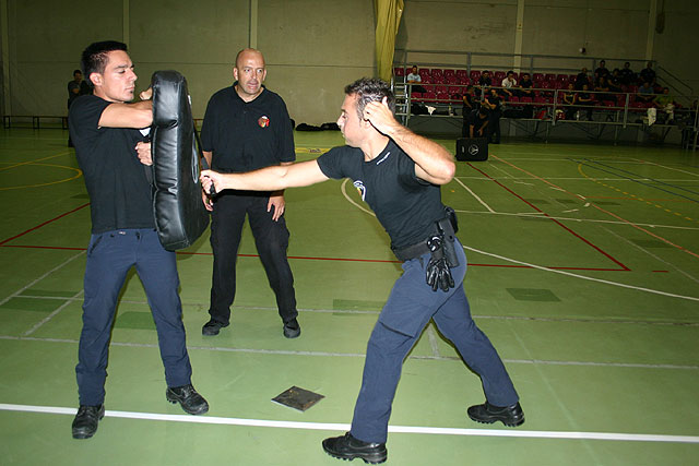 Bastones extensibles de última generación serán usados por los agentes de la Policía Local de Totana, Foto 2