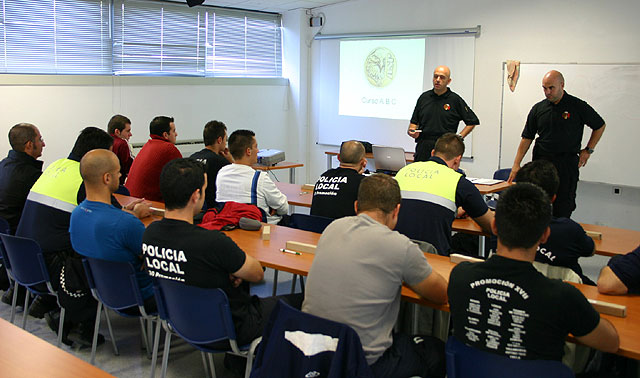 Bastones extensibles de última generación serán usados por los agentes de la Policía Local de Totana, Foto 3