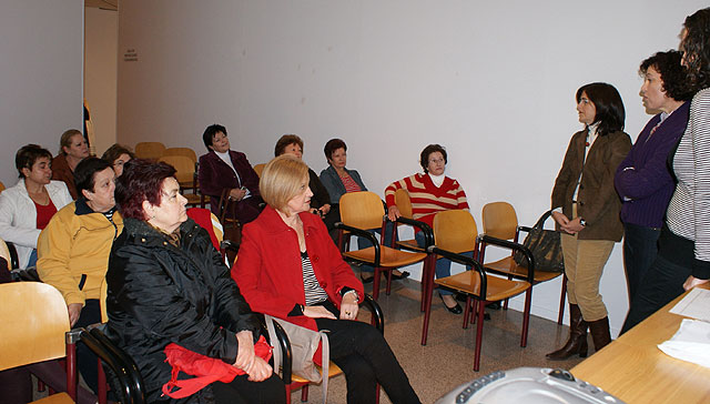 La concejal de Política Social inaugura la II edición del curso ‘Cuidadores de Personas Dependientes’ - 1, Foto 1
