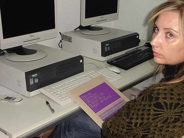 15 mujeres inician en Alcantarilla un curso de Introducción a la Informática - 4, Foto 4