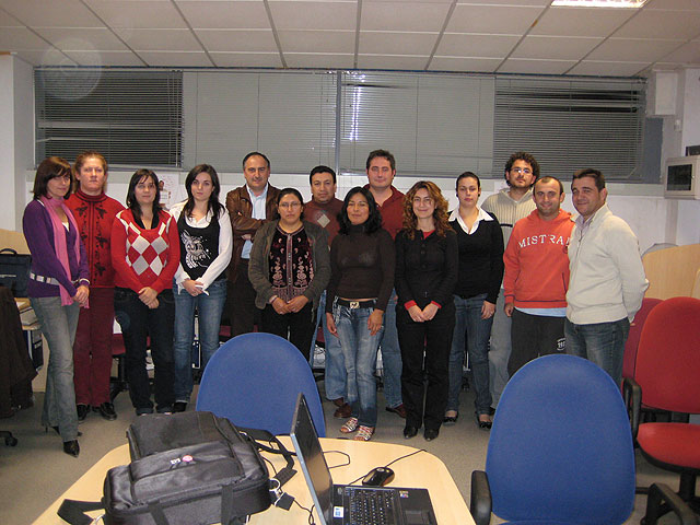 El concejal de Industria clausura el curso de “Informática Nivel Avanzado”, de 50 horas de duración, Foto 1