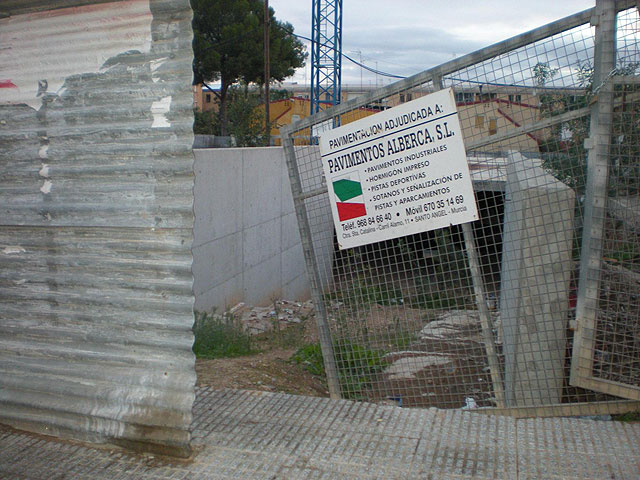 El grupo municipal de Izquierda Unida+Los Verdes denuncia la situación de un solar abandonado en el Barrio de Los Rosales de El Palmar - 1, Foto 1