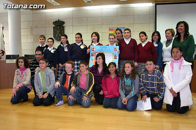 Alumnos de varios centros educativos alzan su voz y proclaman sus derechos en el Saln de Plenos del ayuntamiento con motivo de la celebracin del ”Da Internacional de los Derechos del Niño” - 25