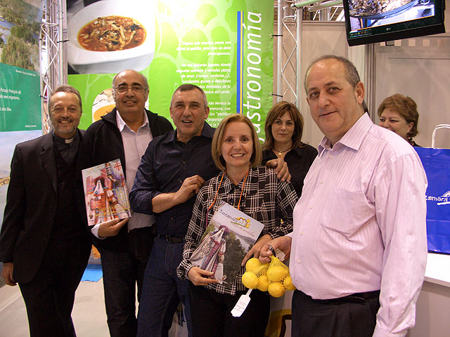 Fiestas, tradiciones y gastronomía se exponen fuera de las fronteras de la Región - 1, Foto 1