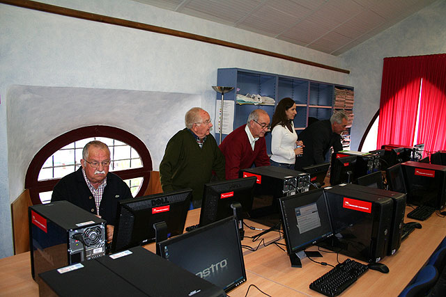 Se inaugura el Aula de Informática del Hogar del Pensionista - 1, Foto 1