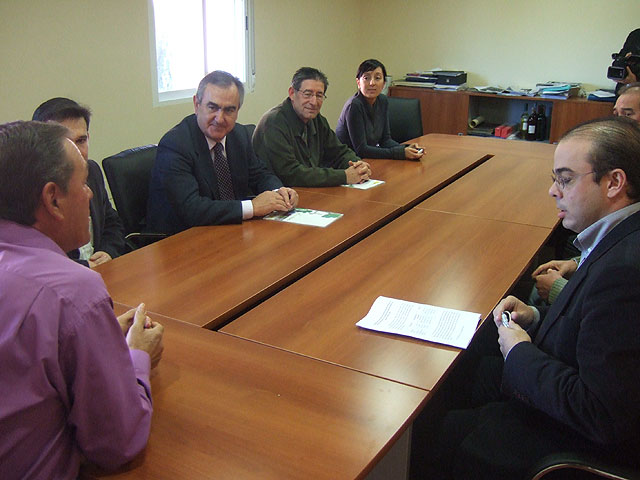 El delegado del Gobierno visita dos cooperativas del vino de Bullas y las obras de la recuperación ambiental de la Fuente de La Rafa - 1, Foto 1