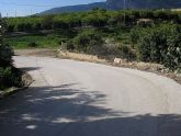 El Ayuntamiento mejora la visibilidad de la curva de los Pavos ensanchando el camino