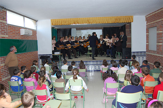 El colegio “El Parque” y el Hogar de las Personas Mayores de Las Torres de Cotillas, más unidos - 1, Foto 1