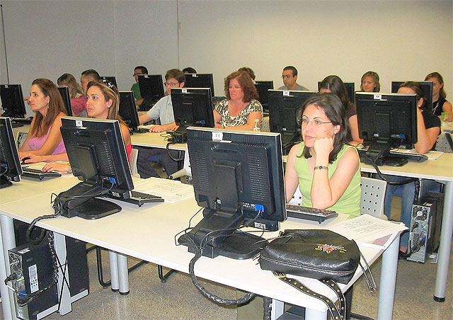 Más de 700 empleados públicos participan en las pruebas de aptitud en informática para usuarios de la Comunidad Autónoma - 1, Foto 1