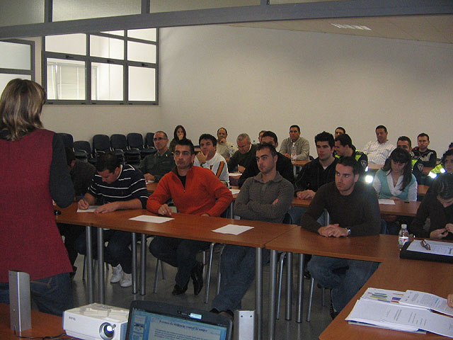 Agentes de la Policía Local de Totana reciben formación sobre la violencia de género, Foto 2