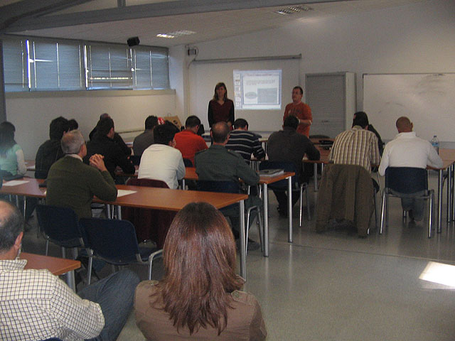 Agentes de la Policía Local de Totana reciben formación sobre la violencia de género, Foto 3