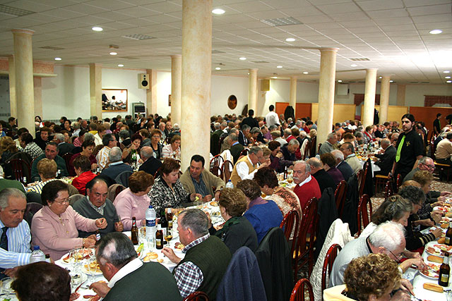 Más de 400 abuelos se dan cita en la comida anual del Club del Pensionista - 2, Foto 2