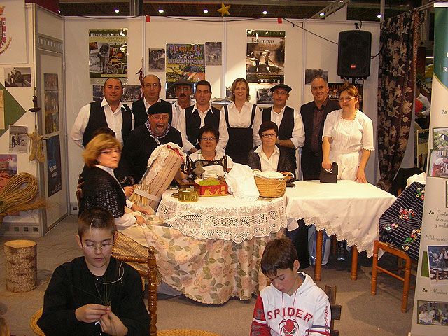 El concejal de fiestas valora satisfactoriamente la presencia de Jumilla en la feria de Alicante ‘Expofiesta’, visitada por más de 20.000 personas - 1, Foto 1