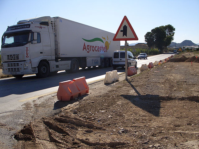 La Consejería de Obras Públicas y Ordenación del Territorio culminará la glorieta de la carretera de Abanilla en febrero de 2009 - 1, Foto 1