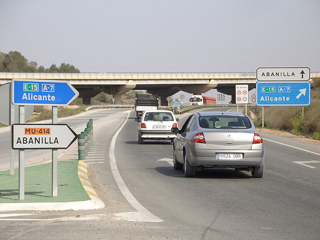 La Consejería de Obras Públicas y Ordenación del Territorio culminará la glorieta de la carretera de Abanilla en febrero de 2009 - 3, Foto 3