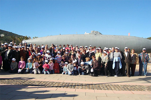 300 mayores y sus familias participaron en la marcha a pie intergeneracional - 1, Foto 1
