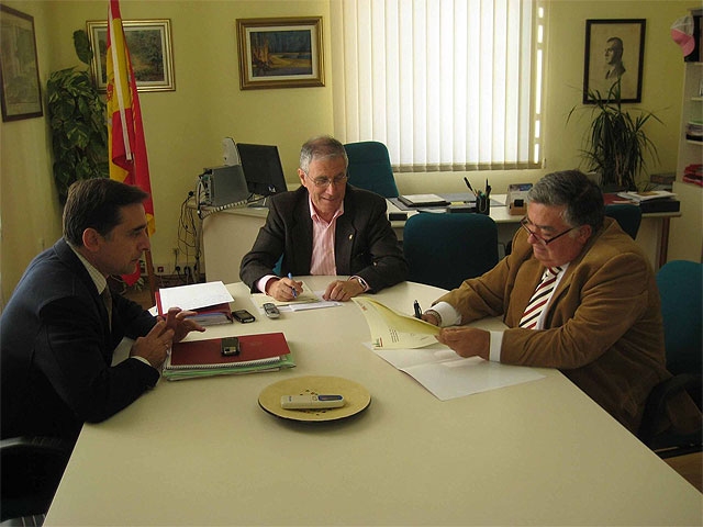 El Ayuntamiento entrega a la Hospitalidad de Santa Teresa un cheque por 100.600 euros - 1, Foto 1