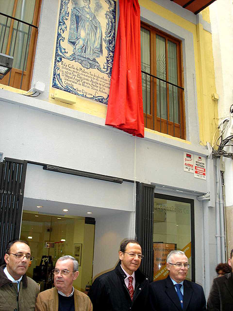 El Alcalde Cámara inaugura el retablo cerámico que homenajea al Gremio de Plateros en las Cuatro Esquinas - 3, Foto 3