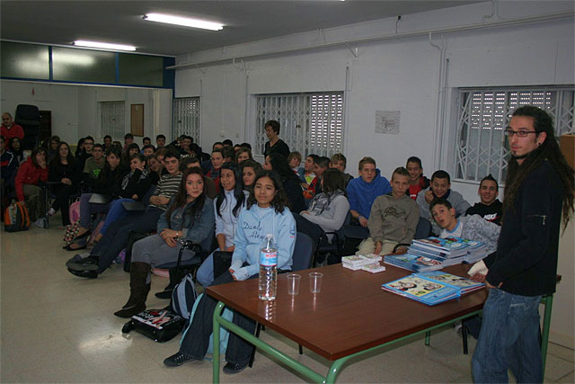 Alumnos de tercero de educación secundaria del IES Poeta Julián Andúgar asisten a un Taller de Educación Afectivo – Sexual para prevenir el SIDA - 1, Foto 1
