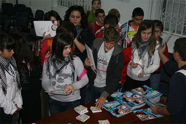 Alumnos de tercero de educación secundaria del IES Poeta Julián Andúgar asisten a un Taller de Educación Afectivo – Sexual para prevenir el SIDA - 2, Foto 2