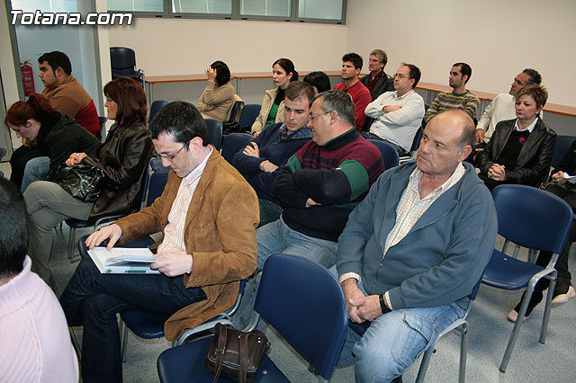 Ms de 40 personas participan en la jornada sobre “El certificado digital y factura electrnica” - 2
