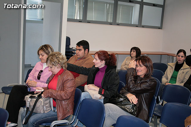 Ms de 40 personas participan en la jornada sobre “El certificado digital y factura electrnica” - 5