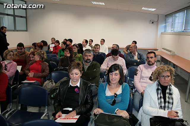 Ms de 40 personas participan en la jornada sobre “El certificado digital y factura electrnica” - 6