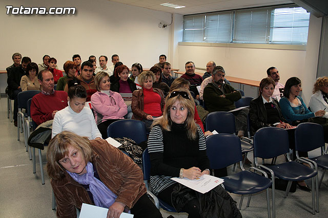Ms de 40 personas participan en la jornada sobre “El certificado digital y factura electrnica” - 7