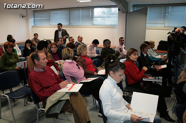 Ms de 40 personas participan en la jornada sobre “El certificado digital y factura electrnica” - 8
