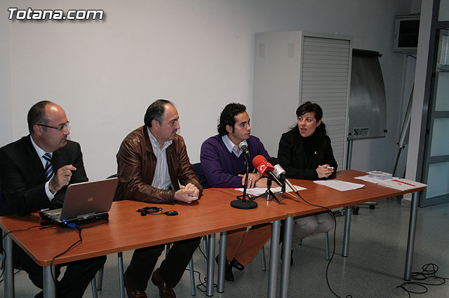 Ms de 40 personas participan en la jornada sobre “El certificado digital y factura electrnica” - 11