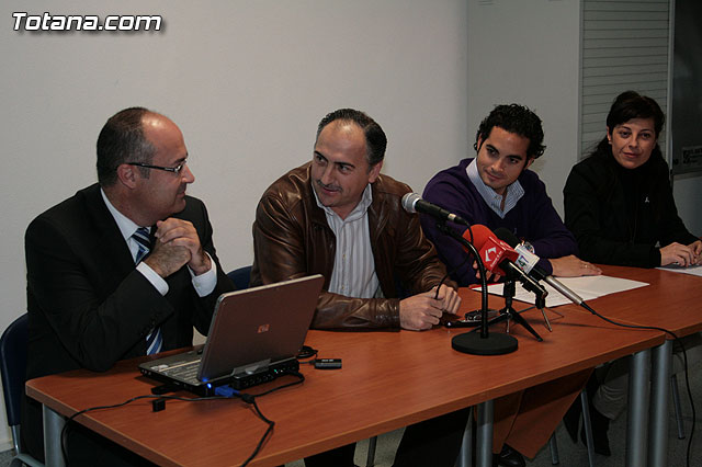 Ms de 40 personas participan en la jornada sobre “El certificado digital y factura electrnica” - 14