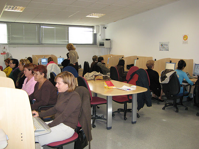 Un total de 17 personas del municipio se formarán en el curso de “Alfabetizacion Informatica”, Foto 1