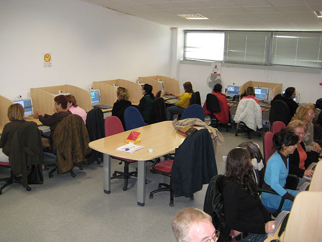 Un total de 17 personas del municipio se formarán en el curso de “Alfabetizacion Informatica”, Foto 2