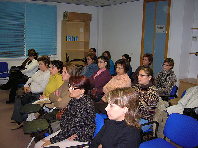 El Ayuntamiento pone en marcha un curso de Formacin Gerontolgica, Foto 2