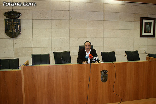 El portavoz del equipo de Gobierno ofreció una rueda de prensa para informar sobre los acuerdos adoptados en la Junta de Gobierno de ayer, Foto 1