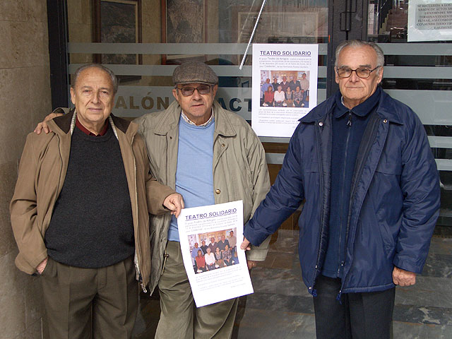 El Grupo Teatro de Amigos se subirá al escenario del Salón de Actos Municipal con el objetivo de recaudar 900 euros para la ONG Asomurgua - 2, Foto 2