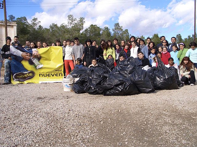 Cerca de 70 miembros y voluntarios del programa 9.e se han encargado de retirar unos 200 kilos de basura del Pantano de Santomera - 3, Foto 3