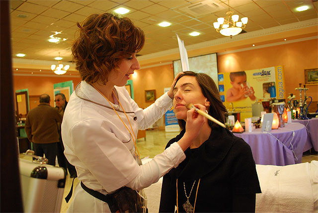 El alcalde de Abarán inaugura  la muestra “Mundo Boda” - 2, Foto 2