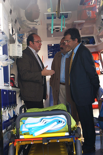 El alcalde de Puerto Lumbreras y el gerente del área III de salud de Lorca presentan la Unidad Medicalizada de Emergencias (UME) - 1, Foto 1