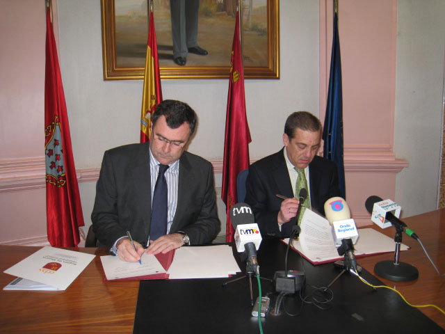 Obras Públicas y el Ayuntamiento de Alcantarilla firman un convenio para redactar el proyecto ‘Parques Integrados’ - 1, Foto 1