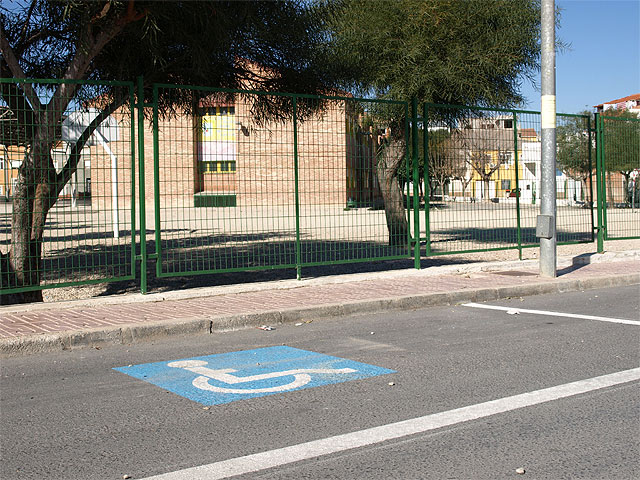 El ayuntamiento de Ceutí reservará aparcamientos para los minusválidos junto a sus viviendas - 1, Foto 1