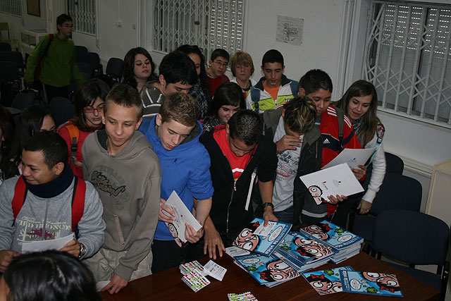 Cerca de 120 alumnos del IES Poeta Julián Andúgar asisten a un Taller de Educación Afectivo – Sexual para prevenir el VIH - 1, Foto 1