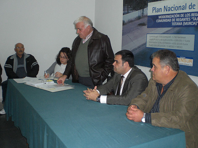 El alcalde y el concejal de Agricultura y Ganadería acuden a la Asamblea General de COAG-IR, Foto 1